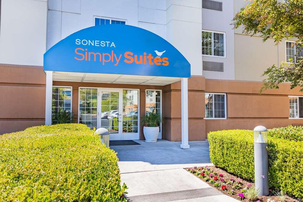Sonesta Simply Suites Arlington Bagian luar foto